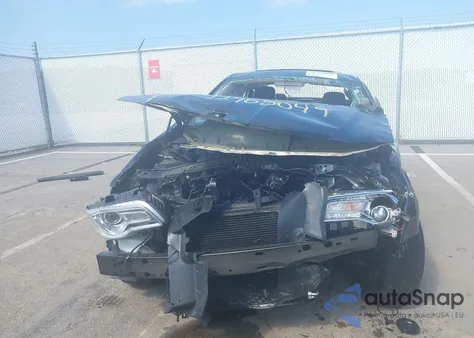 2019 Chrysler 300 Touring L Awd from USA, damaged, VIN 2C3CCARG2KH536994
